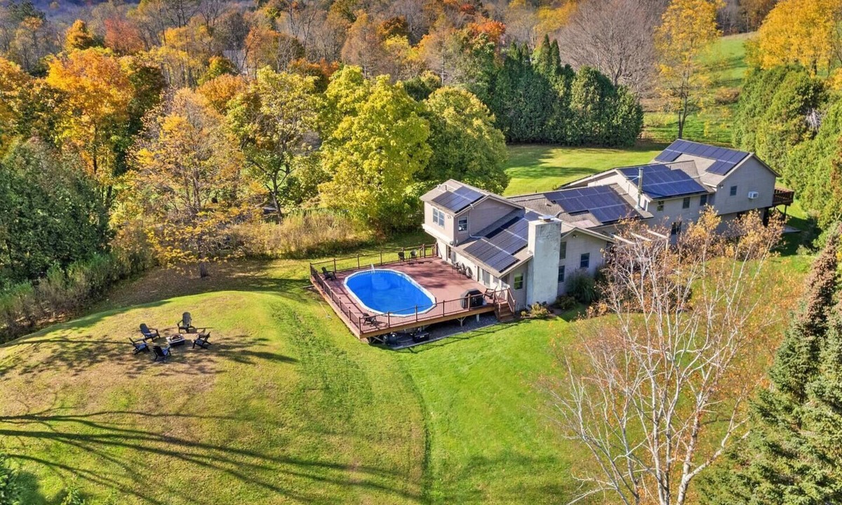 Lanesborough House | Ample 6BR 3BA w/HotTub Fire Pit Packed w/Games