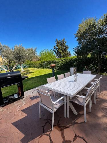 Zaragoza House | Amplio y Cómodo chalet a 15 minutos del centro con piscina y pistas de tenis