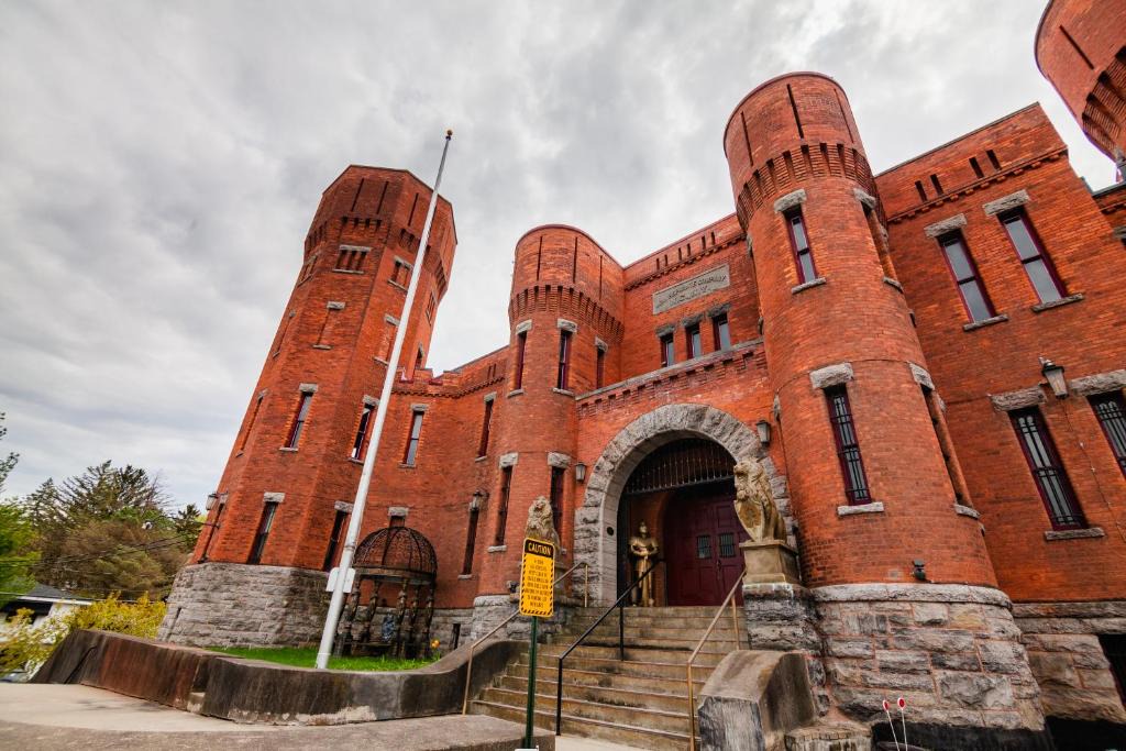 Amsterdam Hotel | Amsterdam Castle NY