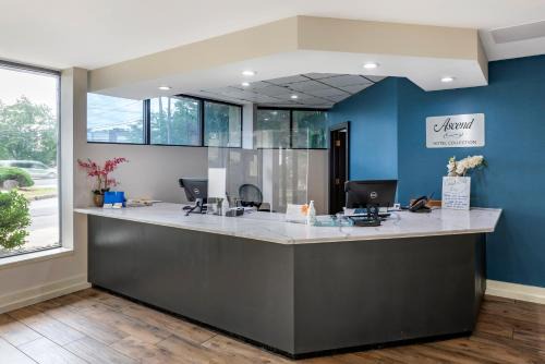 Somerset Hotel | Amwell Suites