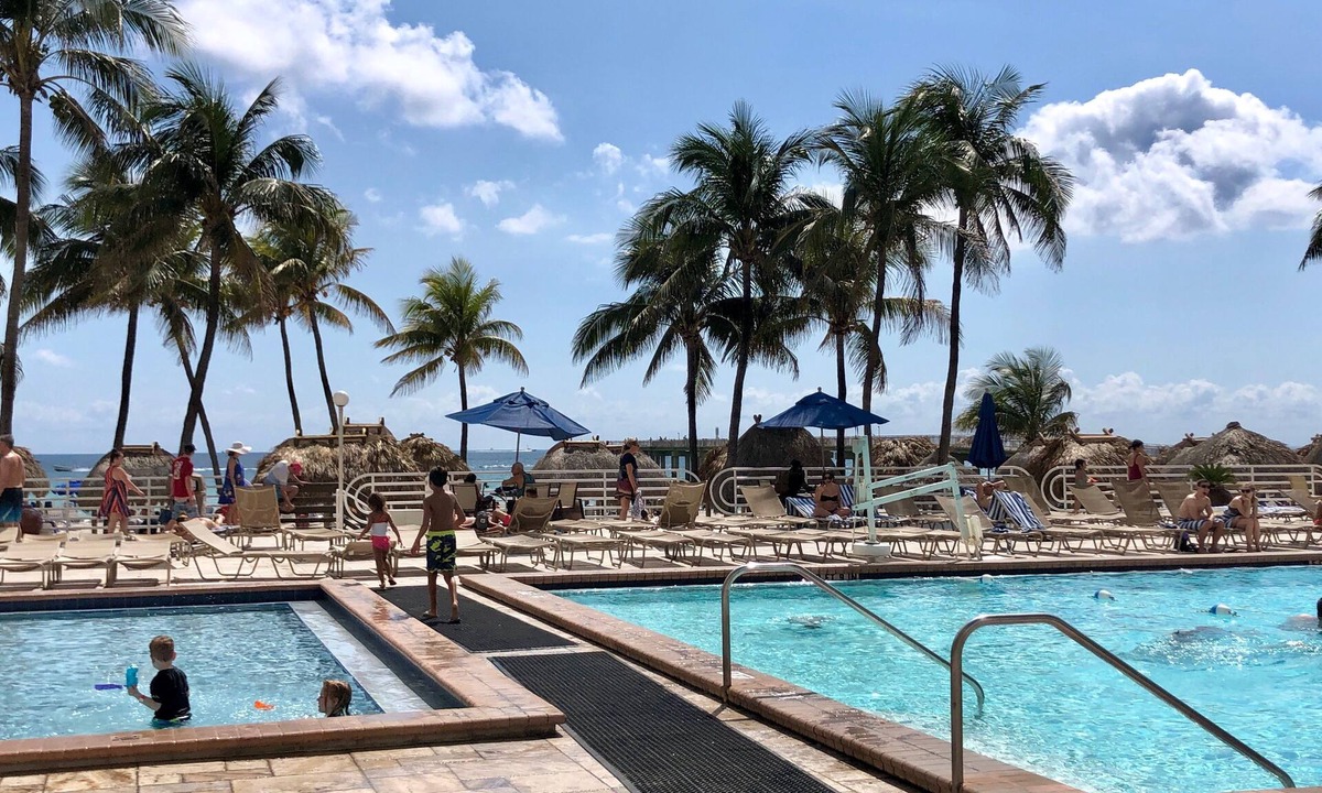 Sunny Isles Beach Hotel | An Adventure Awaits! 3 Comfortable Units, Pool, Pets Allowed
