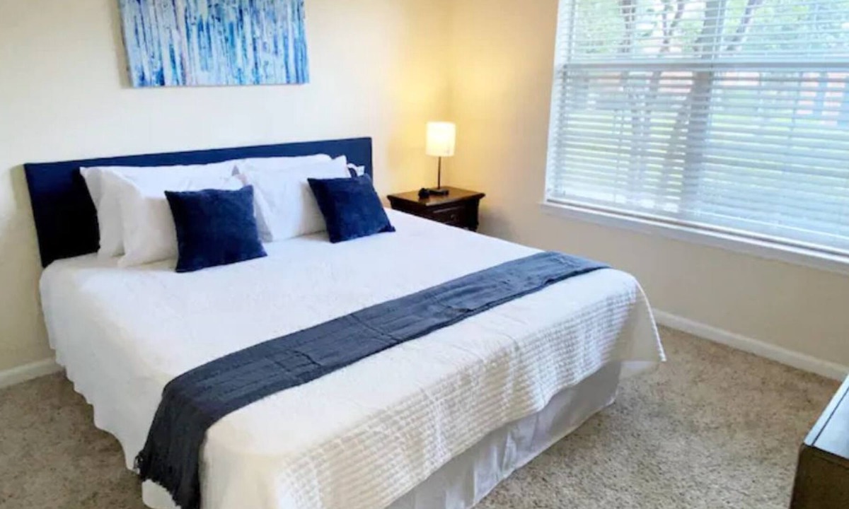 Westchase House | An Amazing 3 bedroom 2 full bath Apartment Unit.!