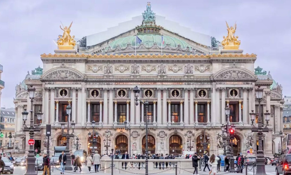 Gaillon Apartment | AN AUTHENTIC PARISIAN STAY STEPS FROM THE LOUVRE AND OPÉRA GARNIER- 4 BEDROOMS