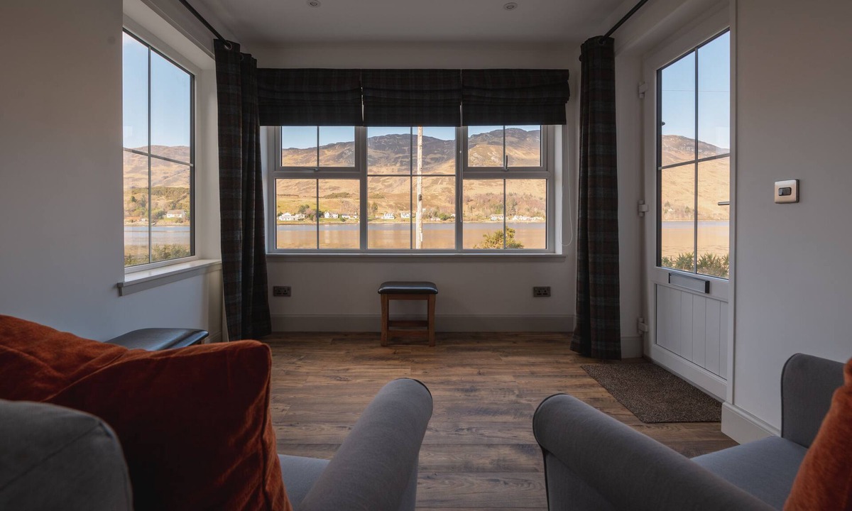 Dornie House | An Dòbhran - a spacious seaside luxury home