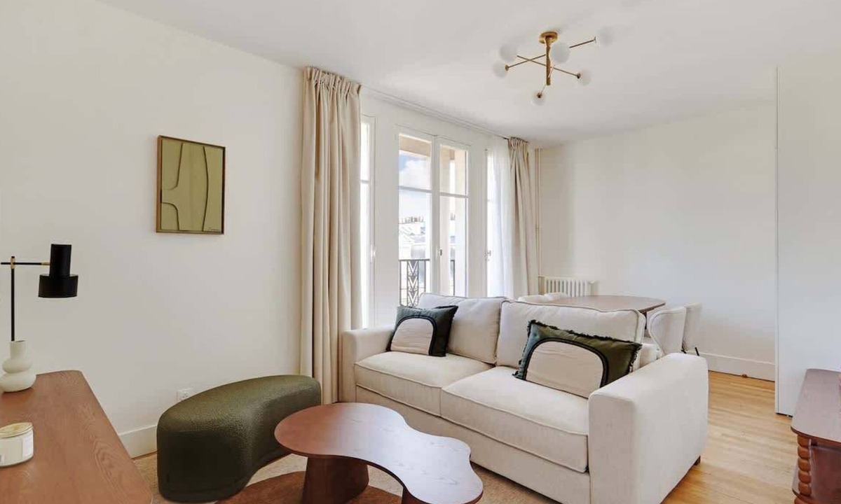 5th Arrondissement Apartment | An Elegant 1-BR in St-Michel Notre-Dame