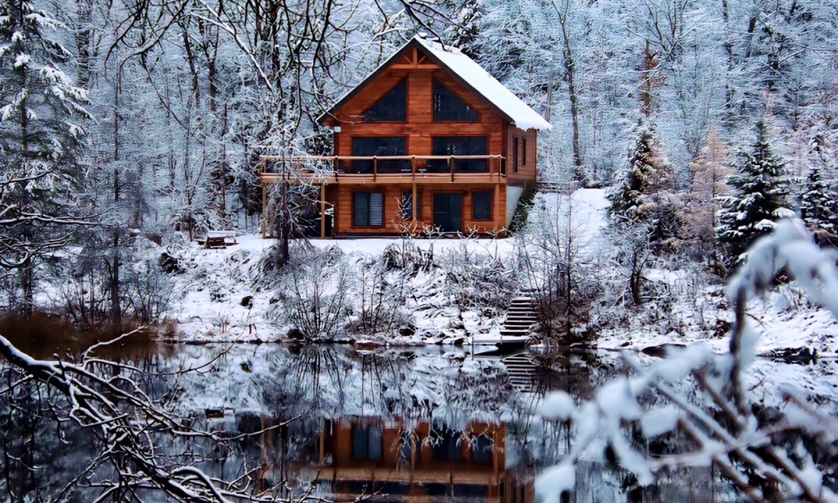 Pine Hill Ski Chalet | An enchanting wooden chalet for a relaxing stay in the heart of nature.