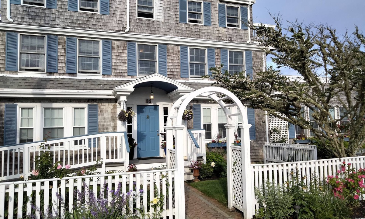 Dennis Port Bed & Breakfast | An English Garden Bed & Breakfast