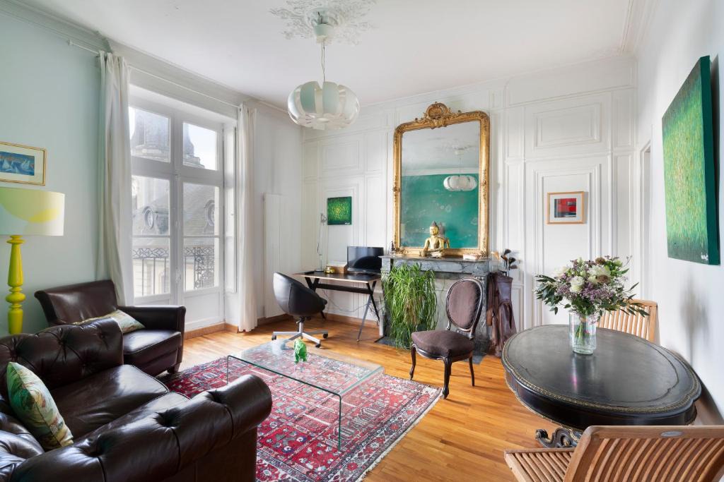 Centre Apartment | AN ERMINIG by Cocoonr