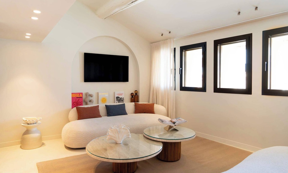 Opera Apartment | An Exceptional 3-BR/3Ba with Terrace- Vieux Port