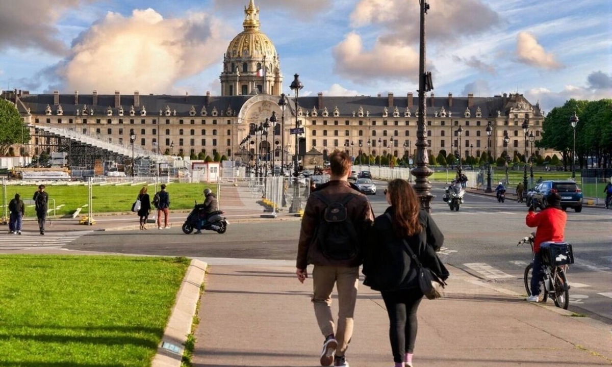 Quartier de l'Ecole-Militaire Apartment | AN IDEAL PARISIAN BASE,WITHIN EASY REACH OF THE EIFFEL, INVALIDES, LE BON MARCHE