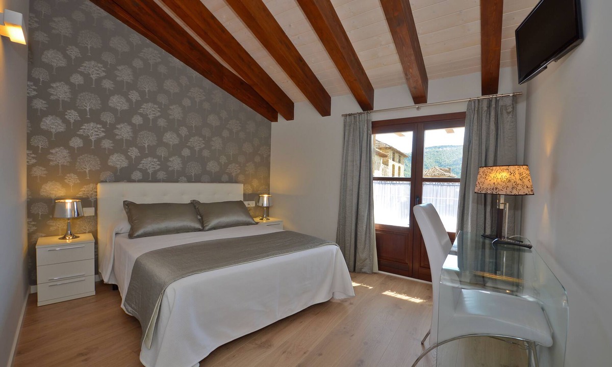 Ainsa-Sobrarbe Apartment | An immaculate apartment in old square of Ainsa