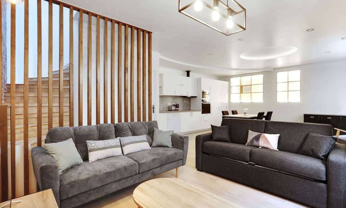 Quartier de la Goutte-d'Or House | An Inviting 2-BR/1BA Townhouse in Marx Dormoy