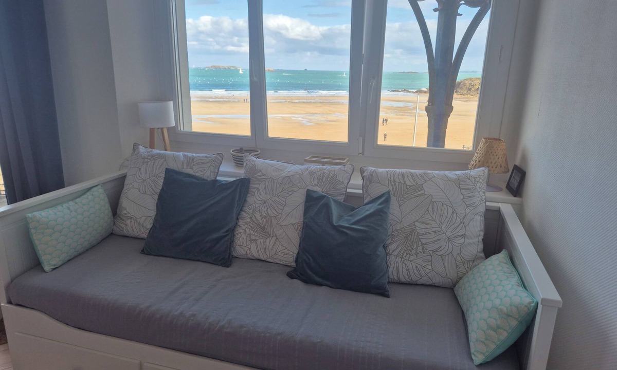 Saint-Lunaire Apartment | An iodized stay by the sea on the splendid Emerald Coast.