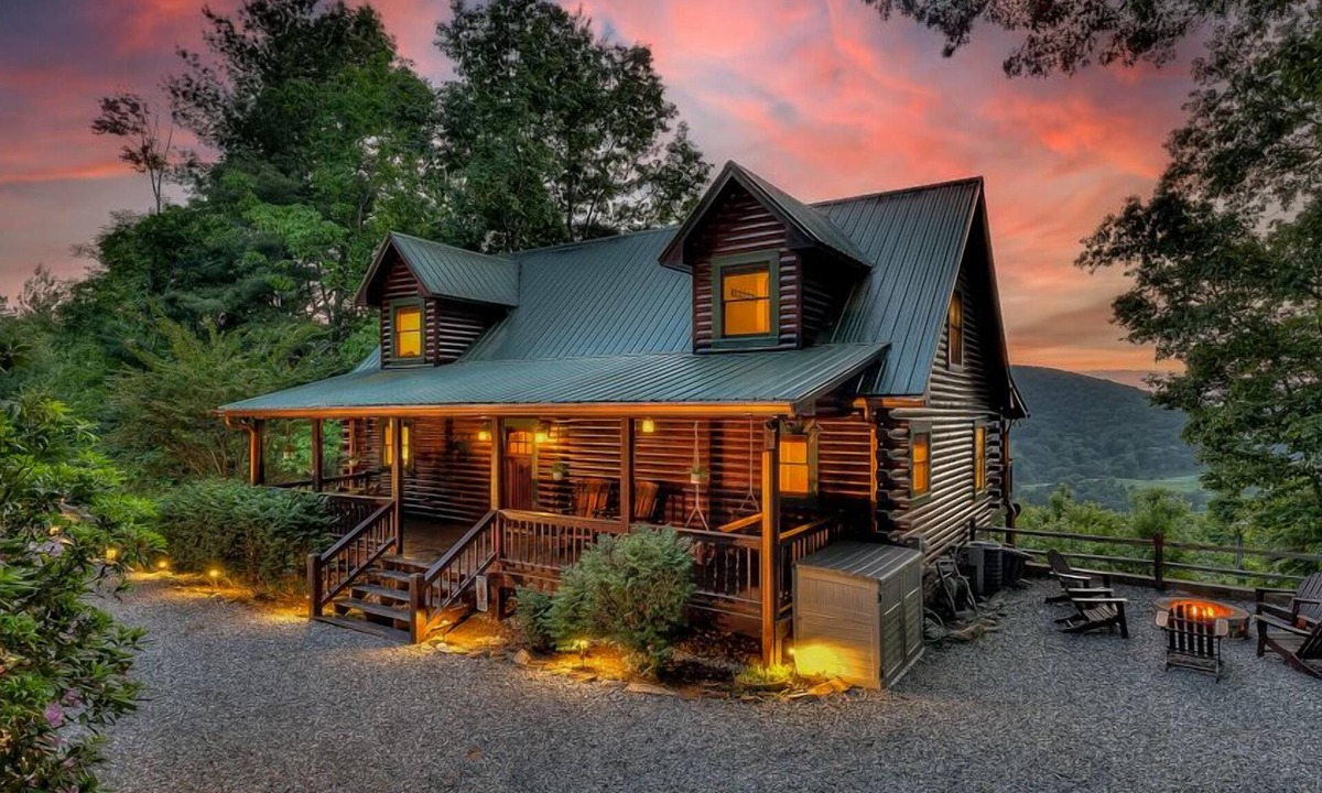 Morganton Cabin | An Owl's Perch- Pet Friendly | Panoramic Sunset Views | Game Room | Firepit