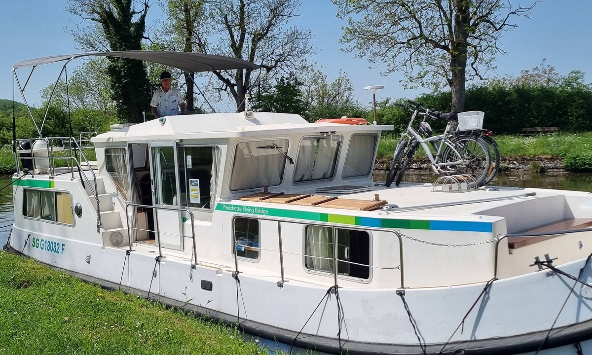 Languimberg Boat Rental | An unusual night aboard our barge
