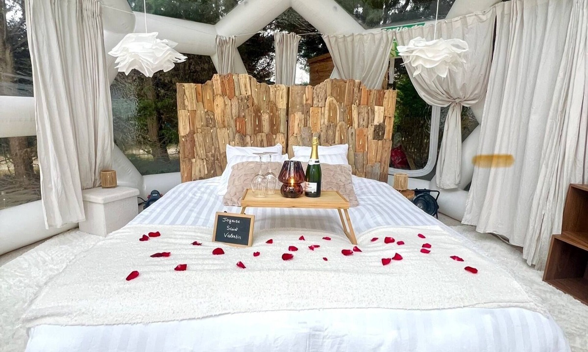 Trigny Cabin | An unusual night on the lakeshore under a Dome