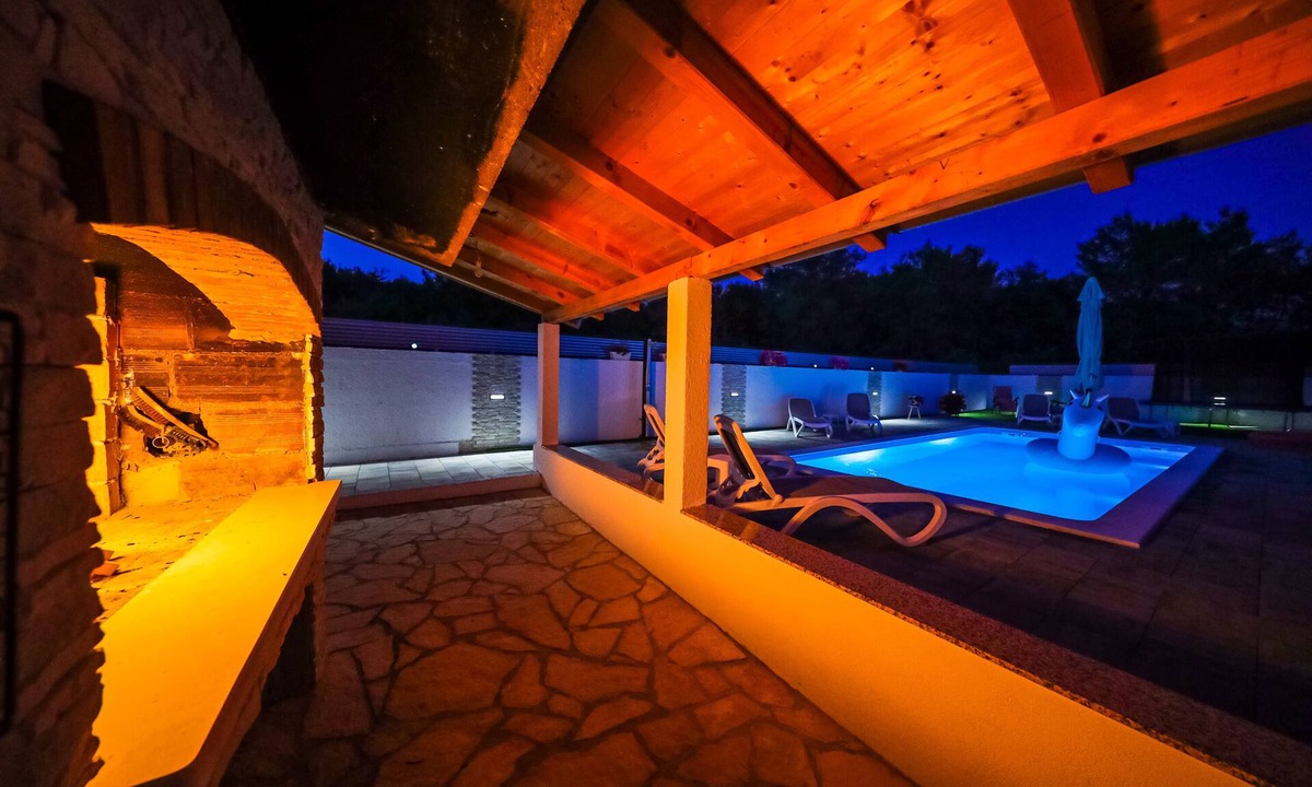 Sukosan Apartment | ANAI Serenity apartment , private heated pool and Hot Tub