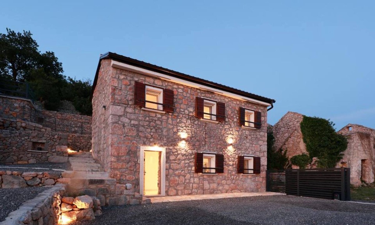 Prizna House | Ana’s Stone House Jurčić Kalić with the Pool