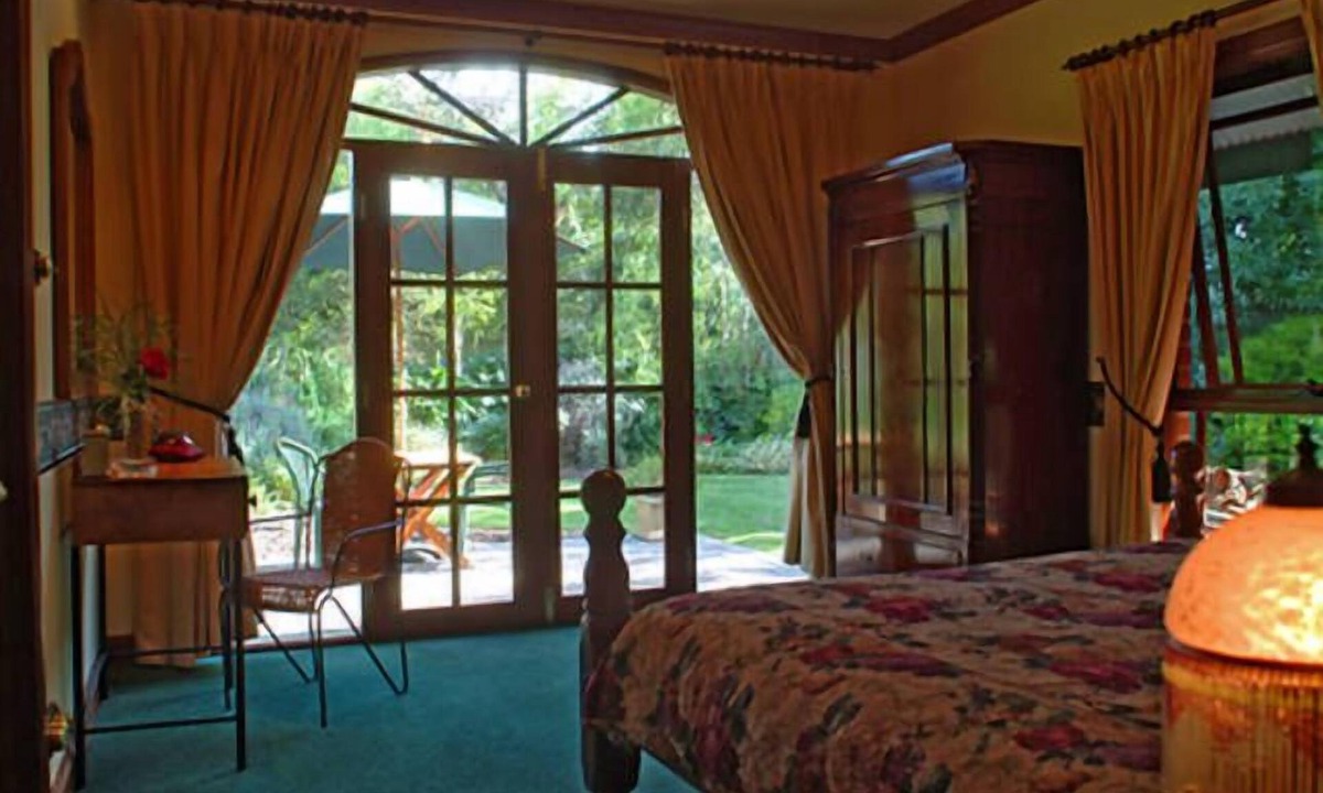 Port Willunga Bed & Breakfast | Anchor Cottage Seaside Luxury Spa B&B