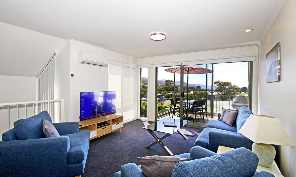 Lorne Hotel | Anchorage Motel and Villas