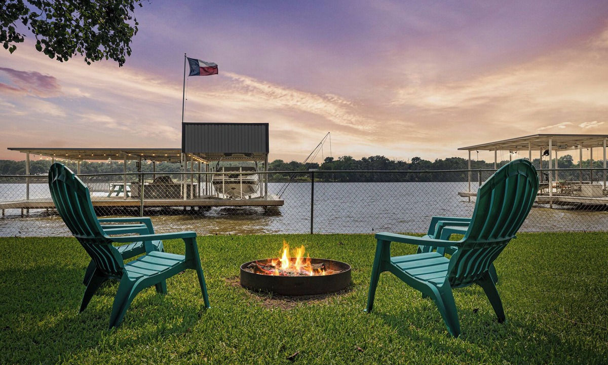 Granbury House | Anchored Away on Lake Granbury - 4 bdms/2 baths - Open Water Home