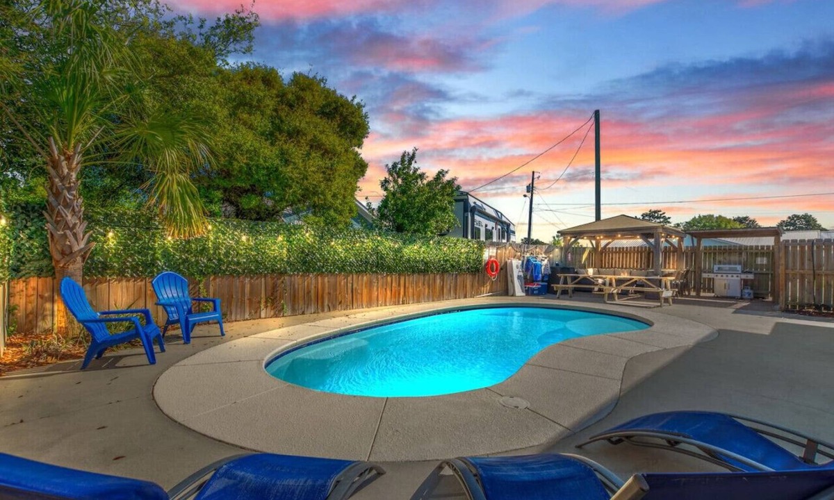 El Centro Beach House | Anchors Away ~ Gulf View with Private Pool, Golf Cart & Fire Pit