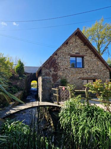 Caumont l'Evente House | Ancien moulin près d'un ruisseau