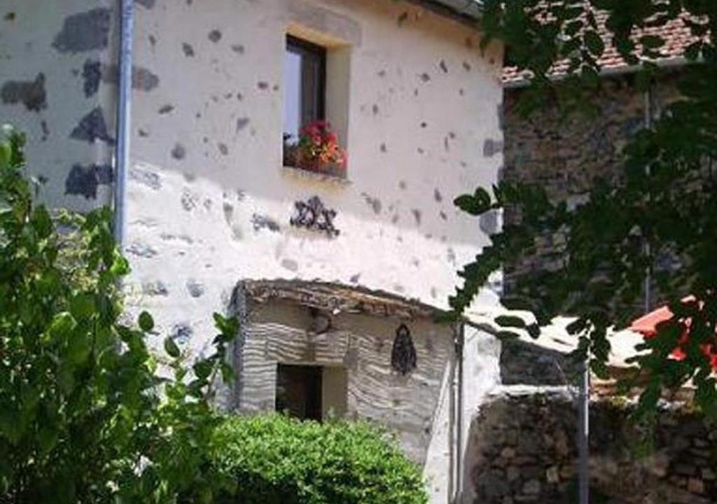 Retournac House | Ancien pigeonnier restauré avec terrasse, terrain clos et équipements bébé à Sarlanges, Retournac - FR-1-582-167