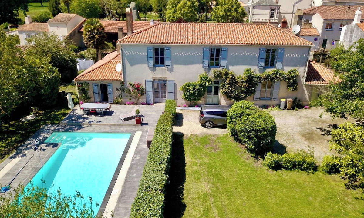 Avrille Villa | Ancien presbytère rénové avec 5 chambres
