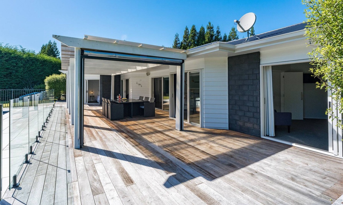 Acacia Bay House | And Relax with pool and wifi