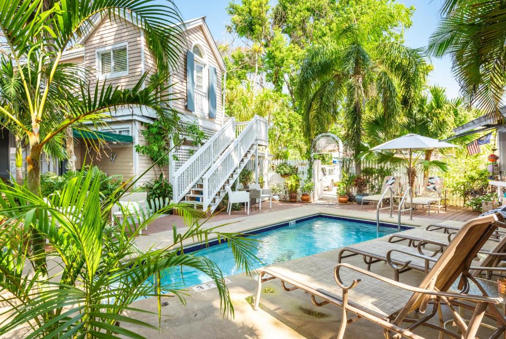 Downtown Bed & Breakfast | Andrews Inn & Garden Cottages