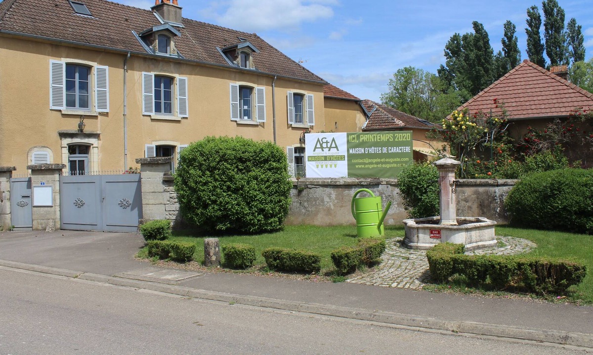 Vauconcourt-Nervezain House | Angèle & Auguste