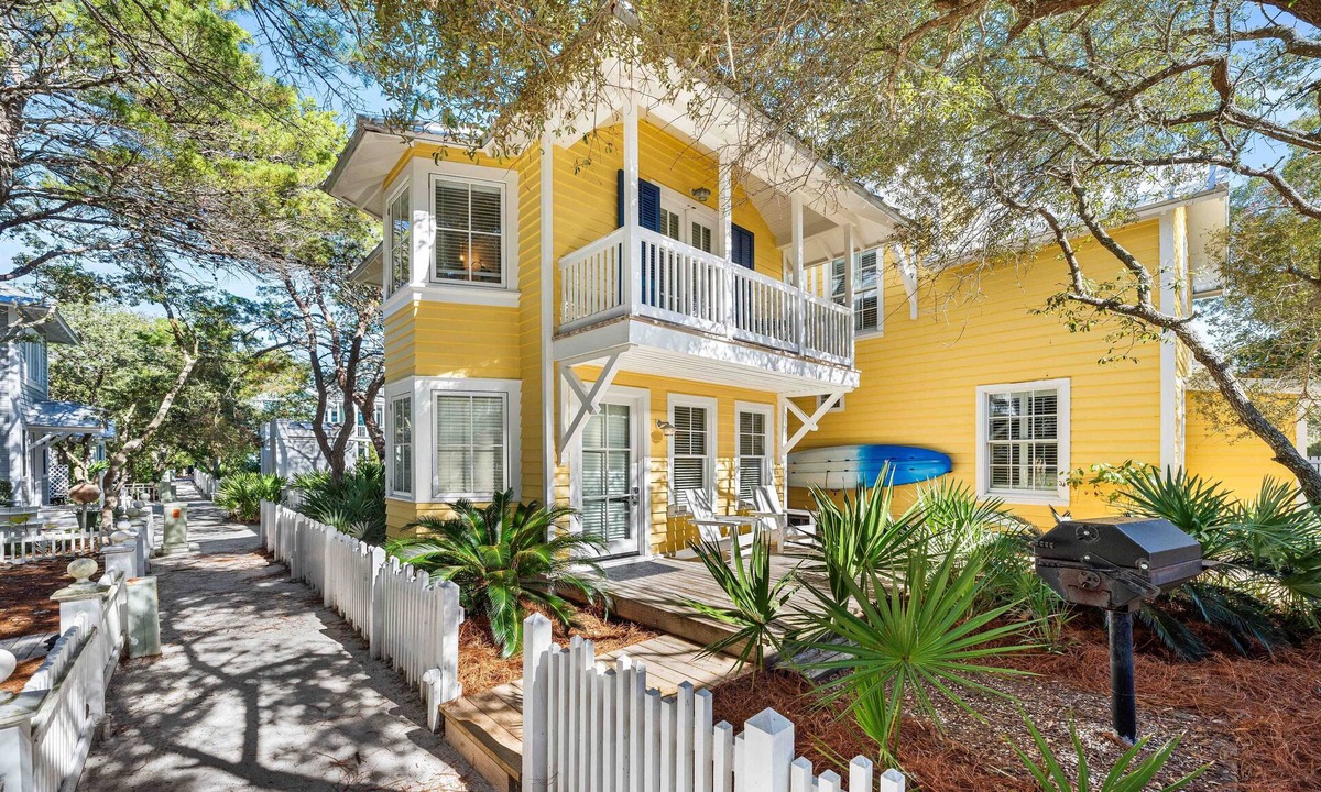 Seaside Cottage | Angel in the Dunes- Charming 1 BR Carriage House w/Balcony in Seaside