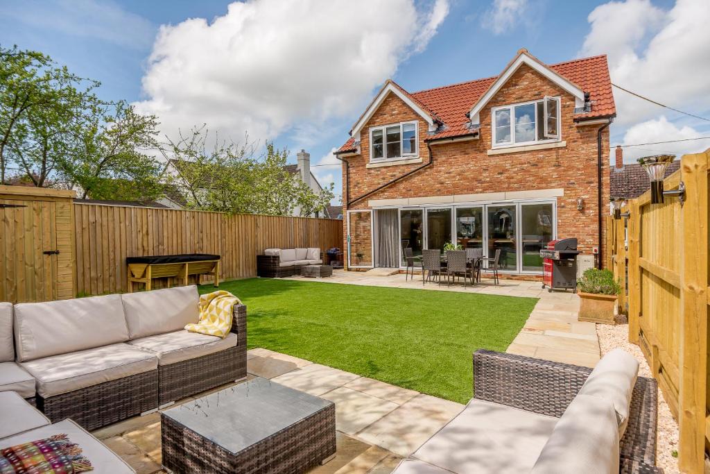 Upton Scudamore House | Angel Lodge Upton Scudamore