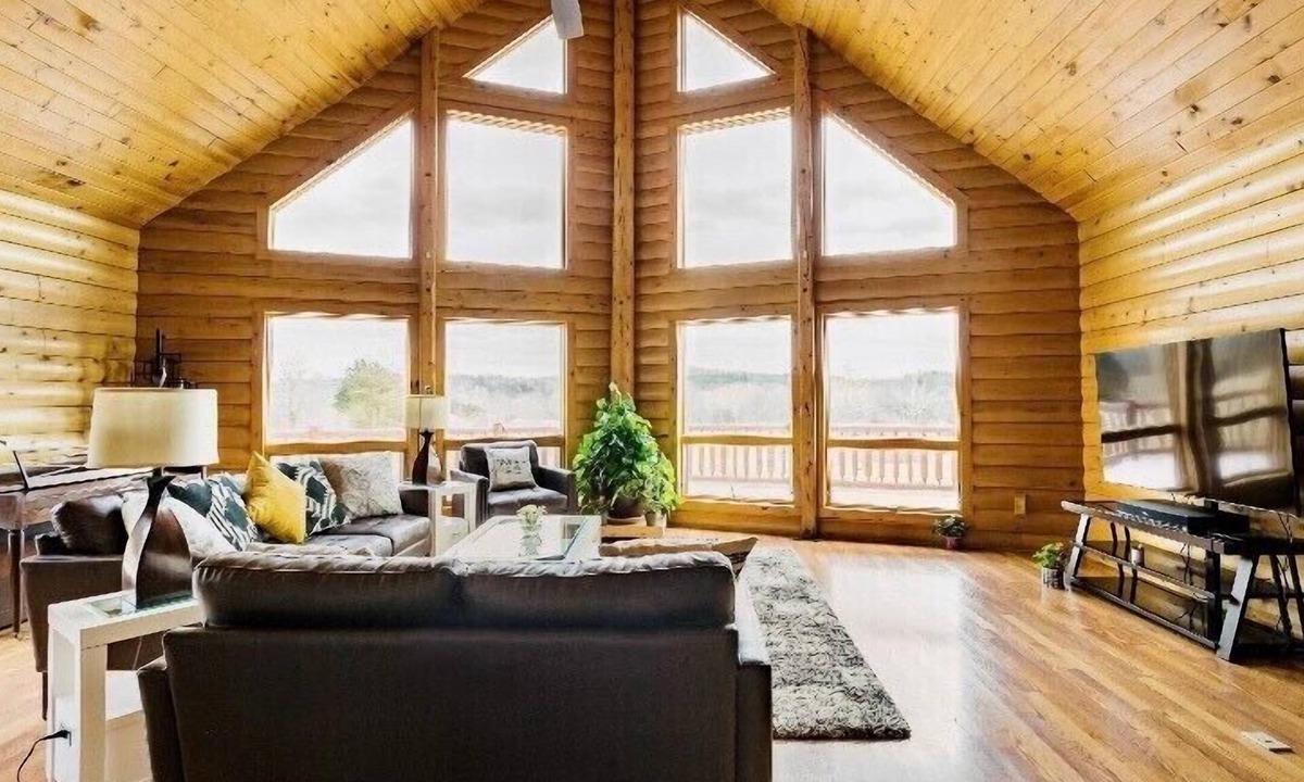 Grubville Cabin | Angela Custom Log House on 7 acres. Pets Not Allowed. No Smoking.