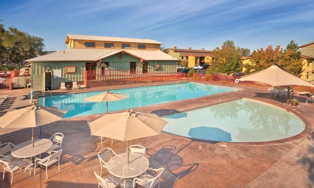 Angels Camp Resort | Angels Camp | Group Outdoor Escape | Pool + Golf | 2BR