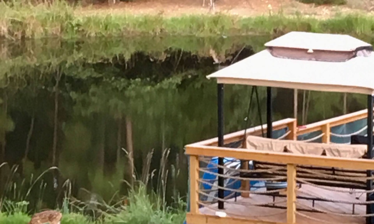 La Grange Cabin | Angeltom Cabin & RV:20 Acre Woods - >16 pip + Jacuzzi + treehouse + UTV + 2ponds