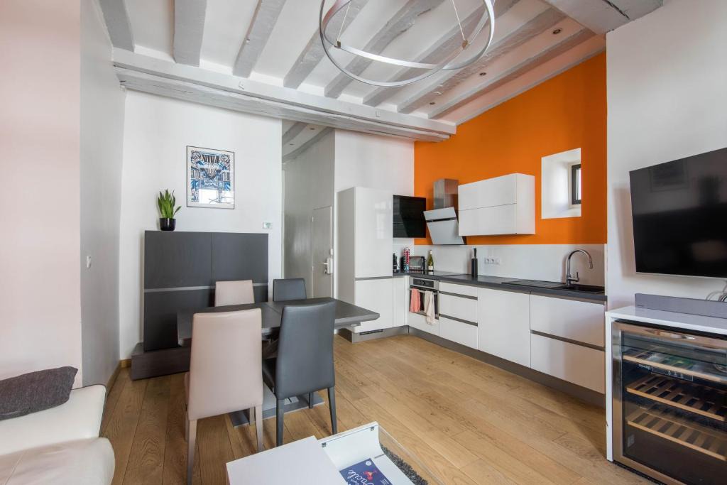 Downtown Angers Apartment | Angers Hyper Centre - Rue St Laud, 2min Ralliement