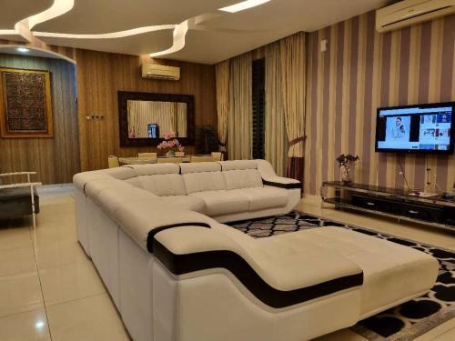 Jasin Villa | Anggerik Villa