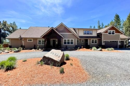 Oregon Water Wonderland House | Anglers Oasis! Group-Friendly Deschutes River Gem