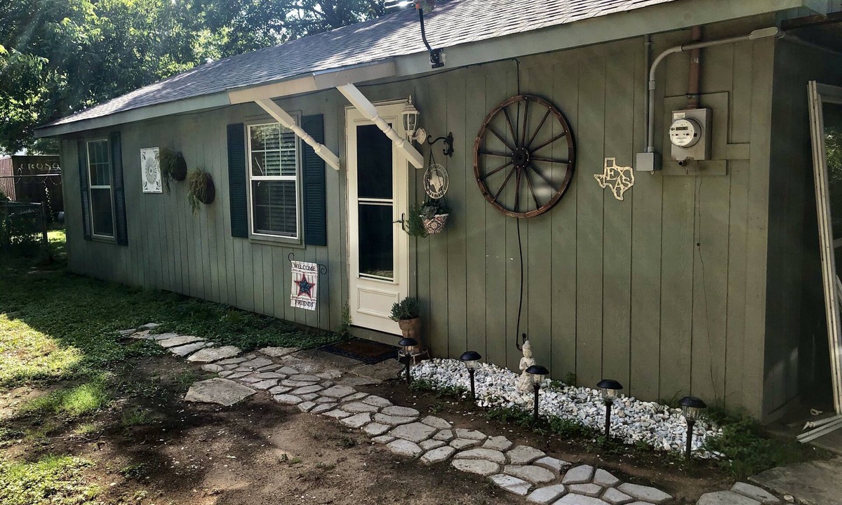 Cleburne House | Anglin Cottage Apartment