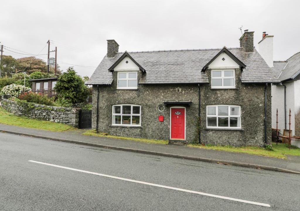 Llanfair House | Angorfa