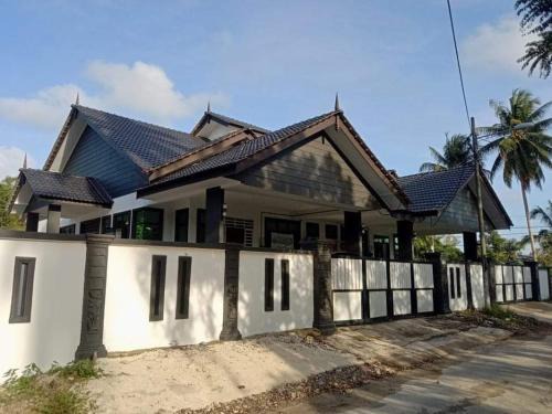 Kampung Ru Lima House | AniMan Homestay