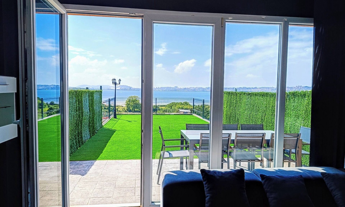 Pedrena House | Anjalar House, next to the Bay of Santander