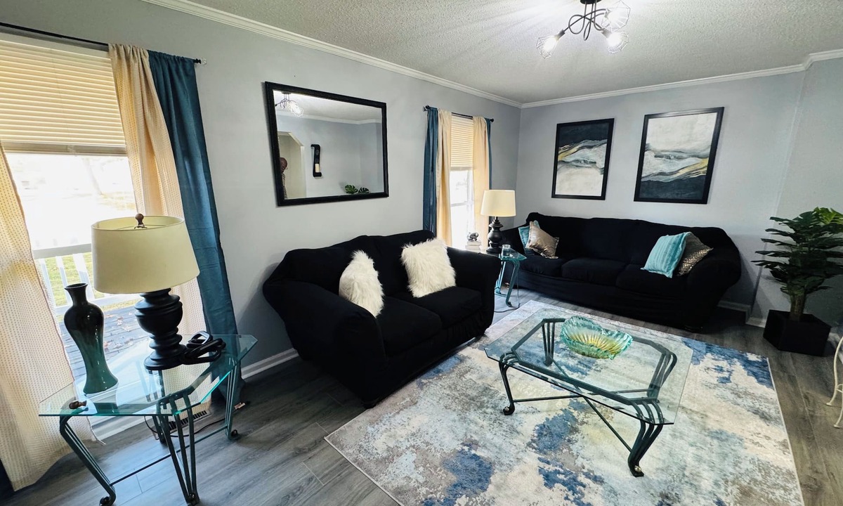 Jacksonville House | Ann’s Abode – Modern 3BR Furnished Garage Loungen Sleeps 8 comfortably