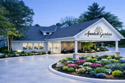 Lincoln Hotel | Annabell Gardens