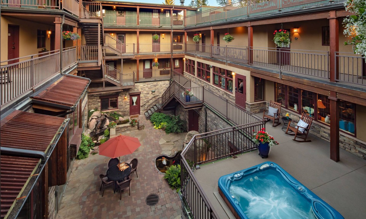 West End Bed & Breakfast | Annabelle Inn