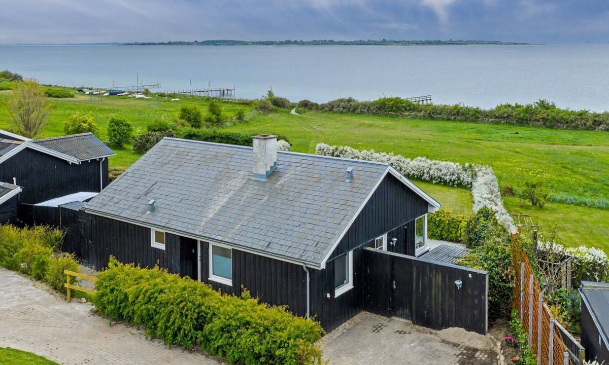 Bøjden House | "Annalia" - 50m from the sea by Interhome