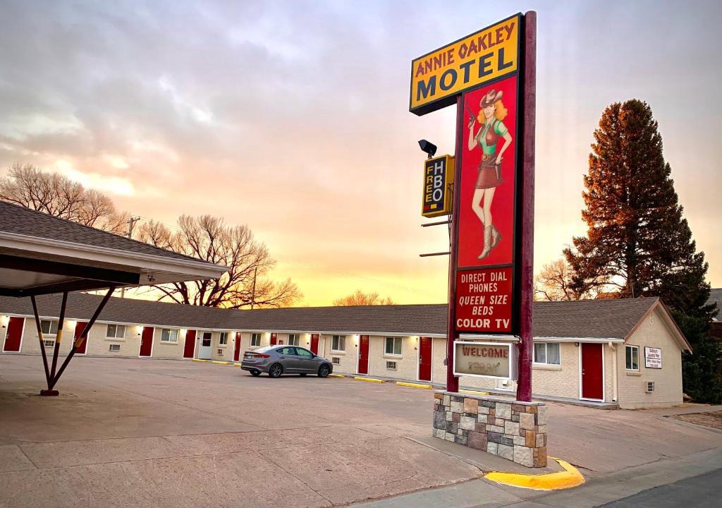 Oakley Hotel | Annie Oakley Motel Oakley