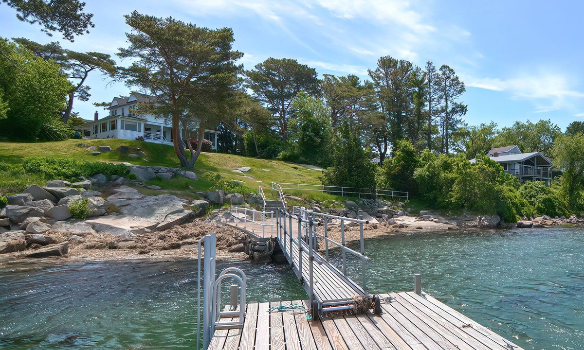 Gloucester House | Annisquam Singing Pines: Riverfront Splendor